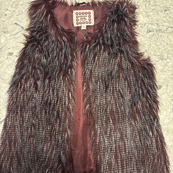 Chelsea & Violet Jackets & Blazers - Chelsea & Violet Faux Fur Sleeveless Vest Size M